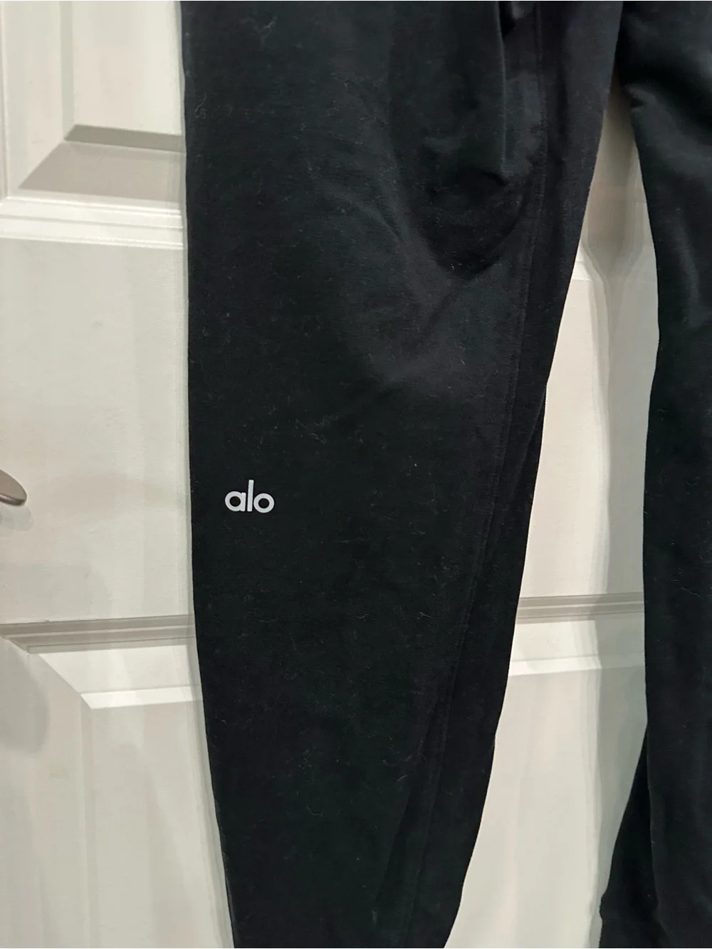 ALO Yoga Black Ribbed Knee Joggers with Zip Pockets